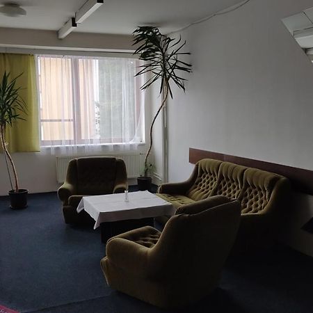 Valašské Meziříčí Hotel Apollo מראה חיצוני תמונה