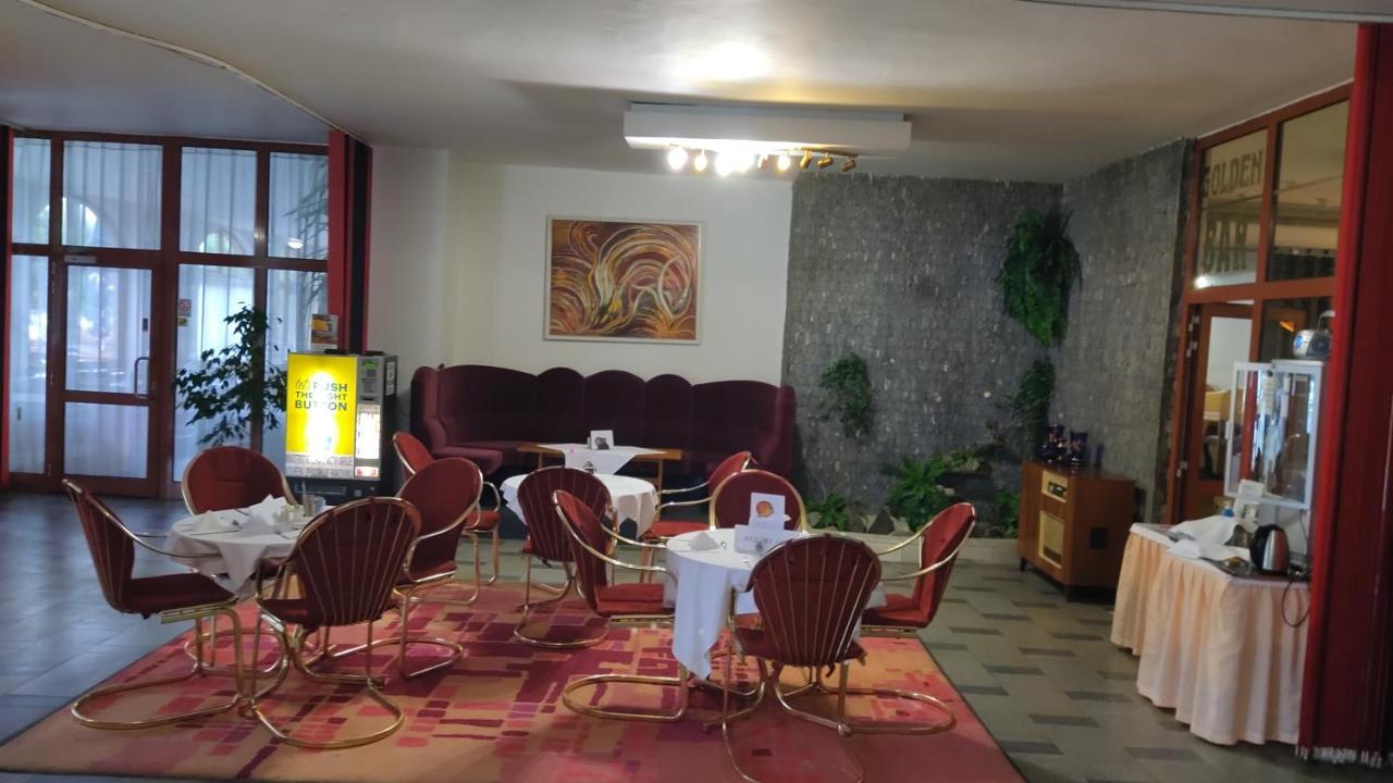 Valašské Meziříčí Hotel Apollo מראה חיצוני תמונה
