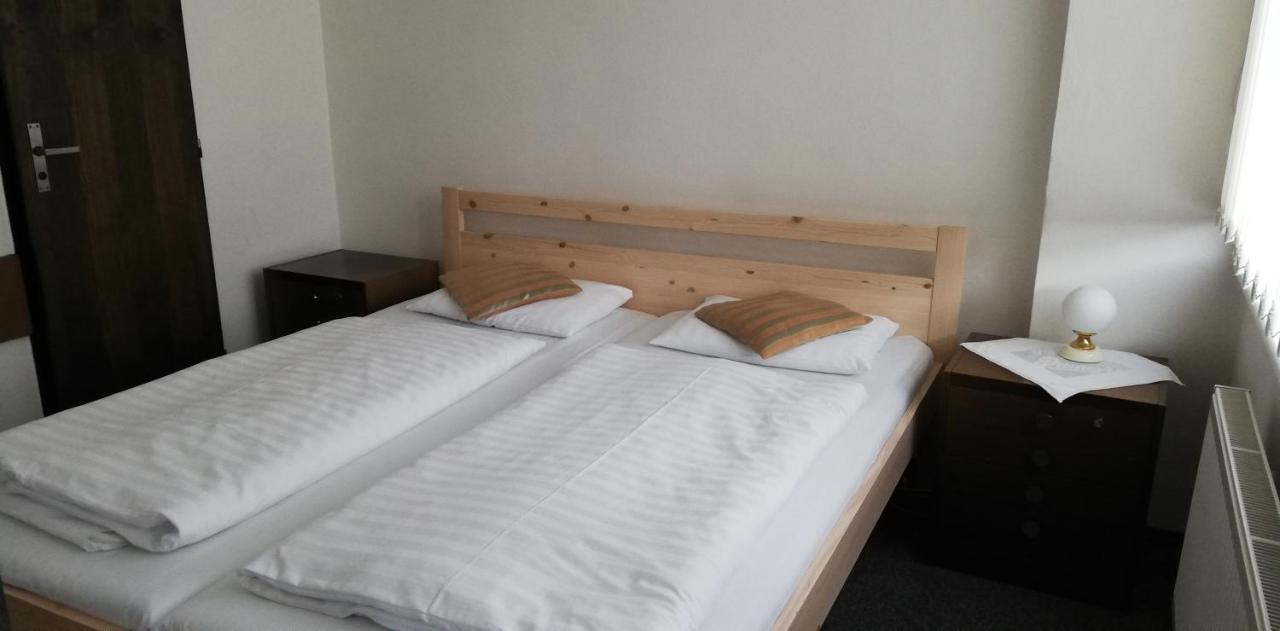 Valašské Meziříčí Hotel Apollo מראה חיצוני תמונה