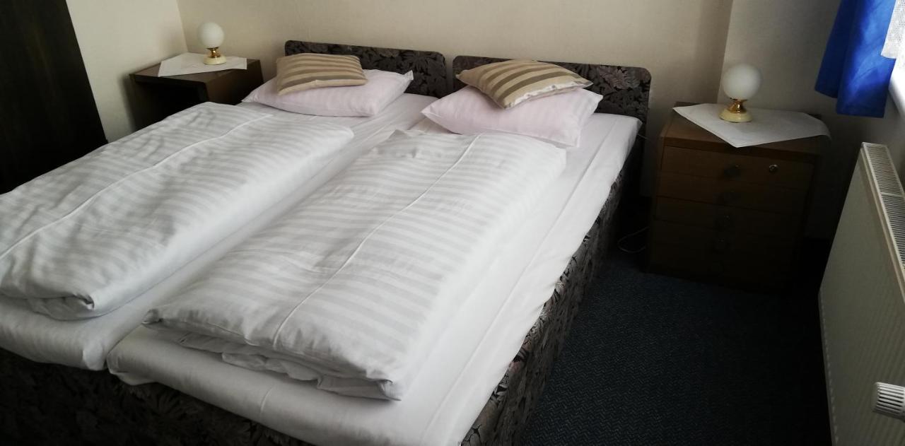 Valašské Meziříčí Hotel Apollo מראה חיצוני תמונה