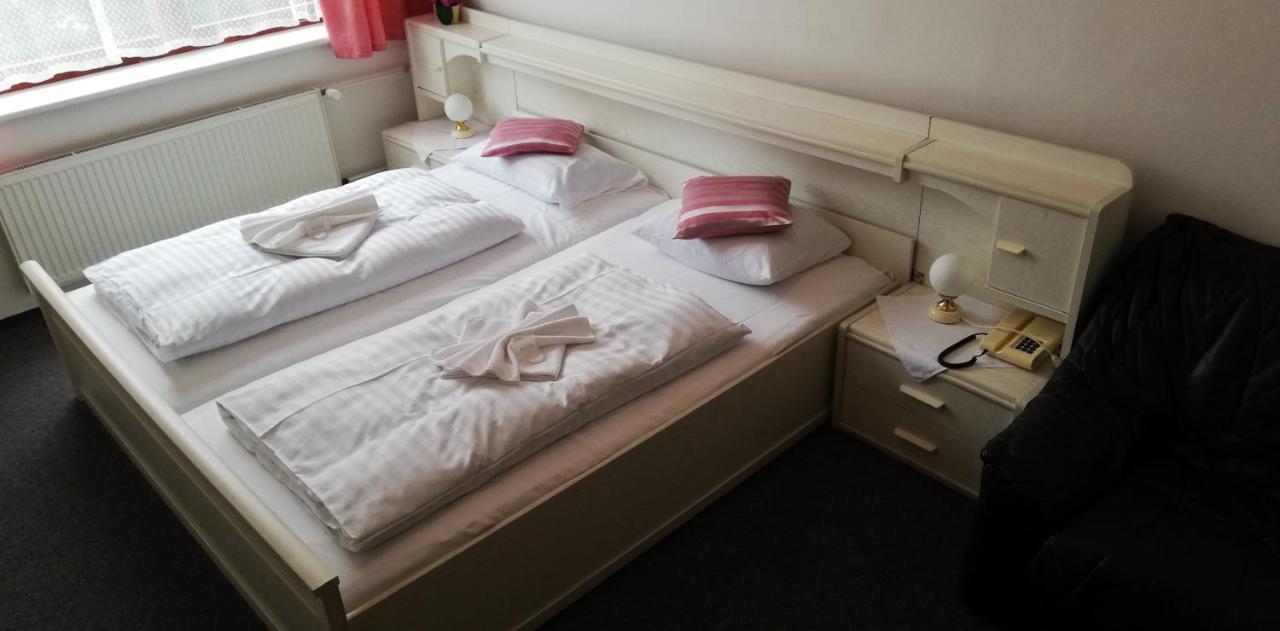 Valašské Meziříčí Hotel Apollo מראה חיצוני תמונה