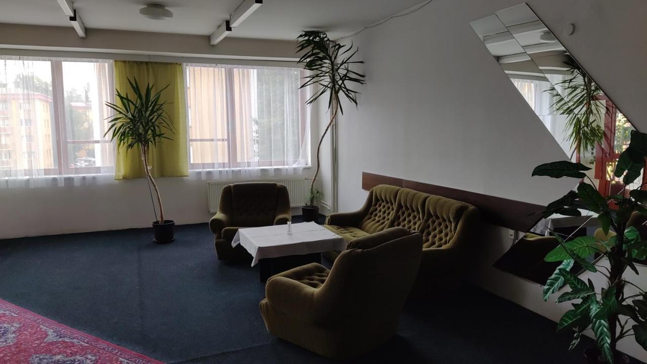 Valašské Meziříčí Hotel Apollo מראה חיצוני תמונה