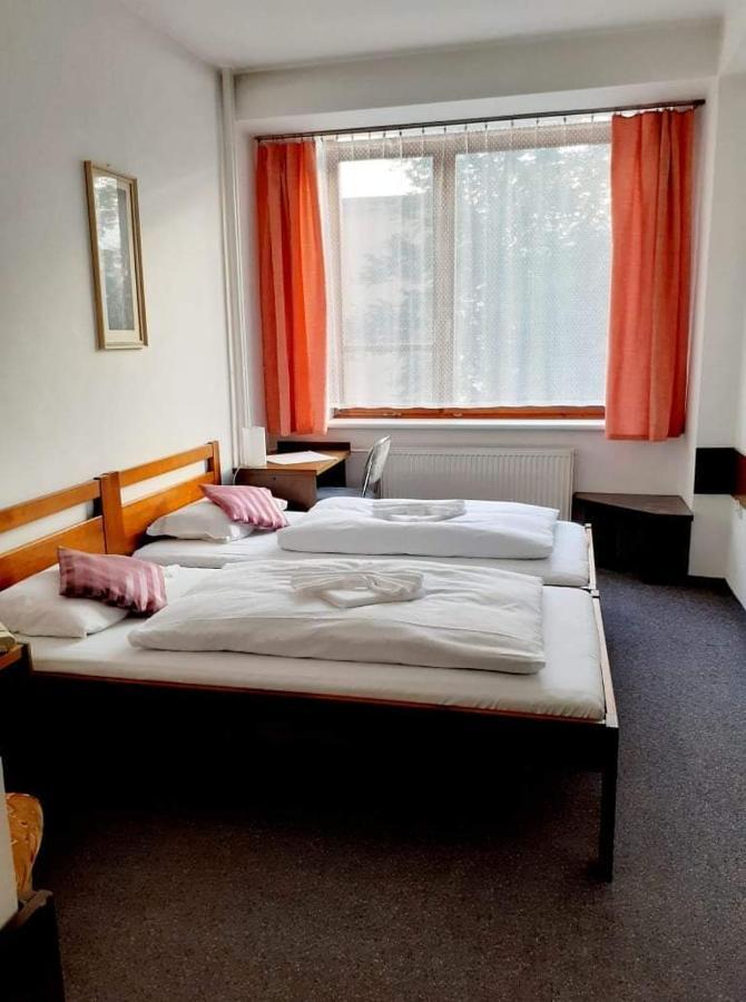 Valašské Meziříčí Hotel Apollo מראה חיצוני תמונה